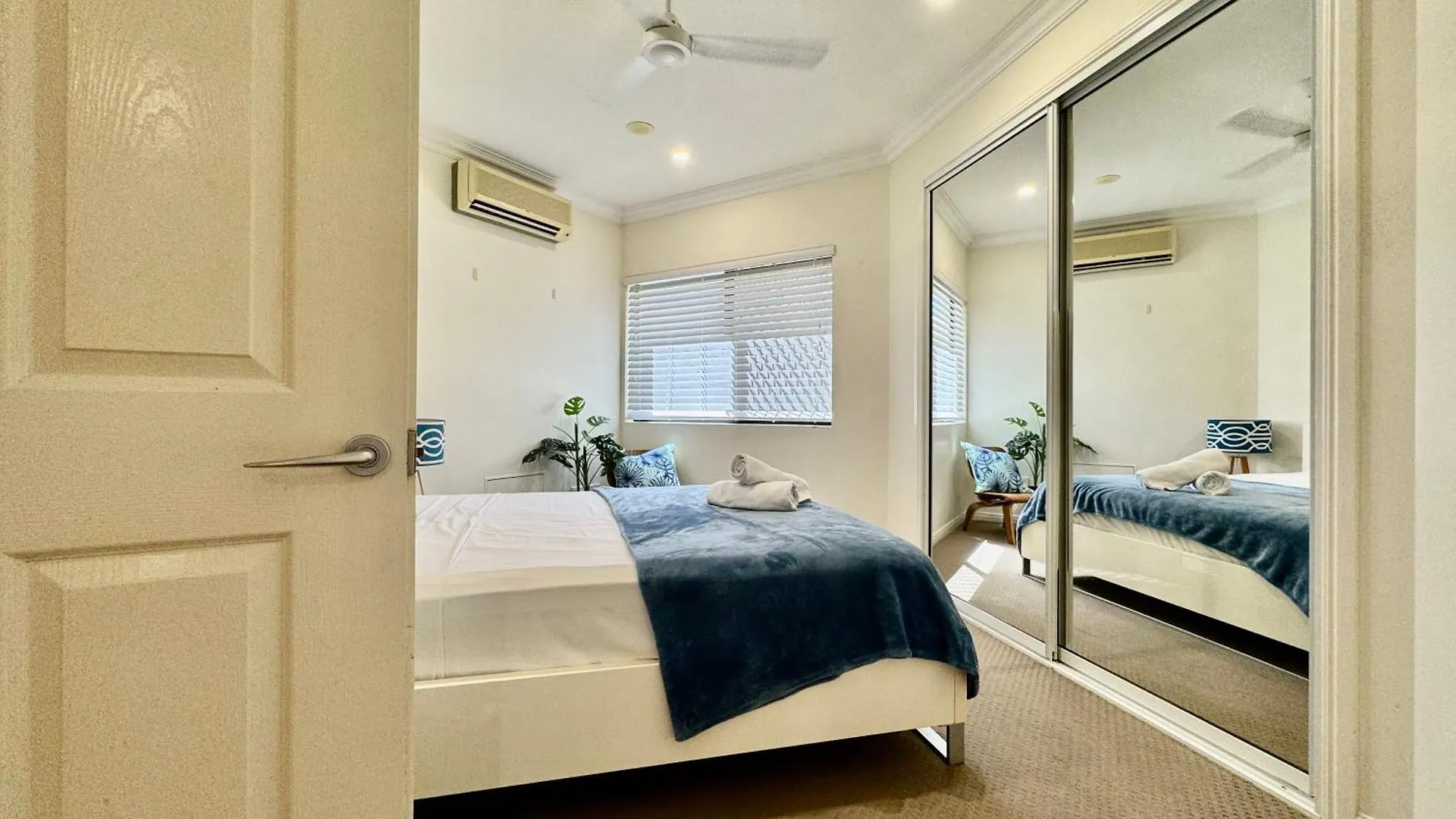 Townsville Beachfron Apartments On The Strand - 2 Australia